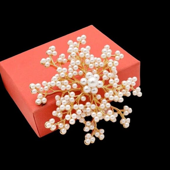 PEARL FLOWER BROOCH - Picture 1 of 5